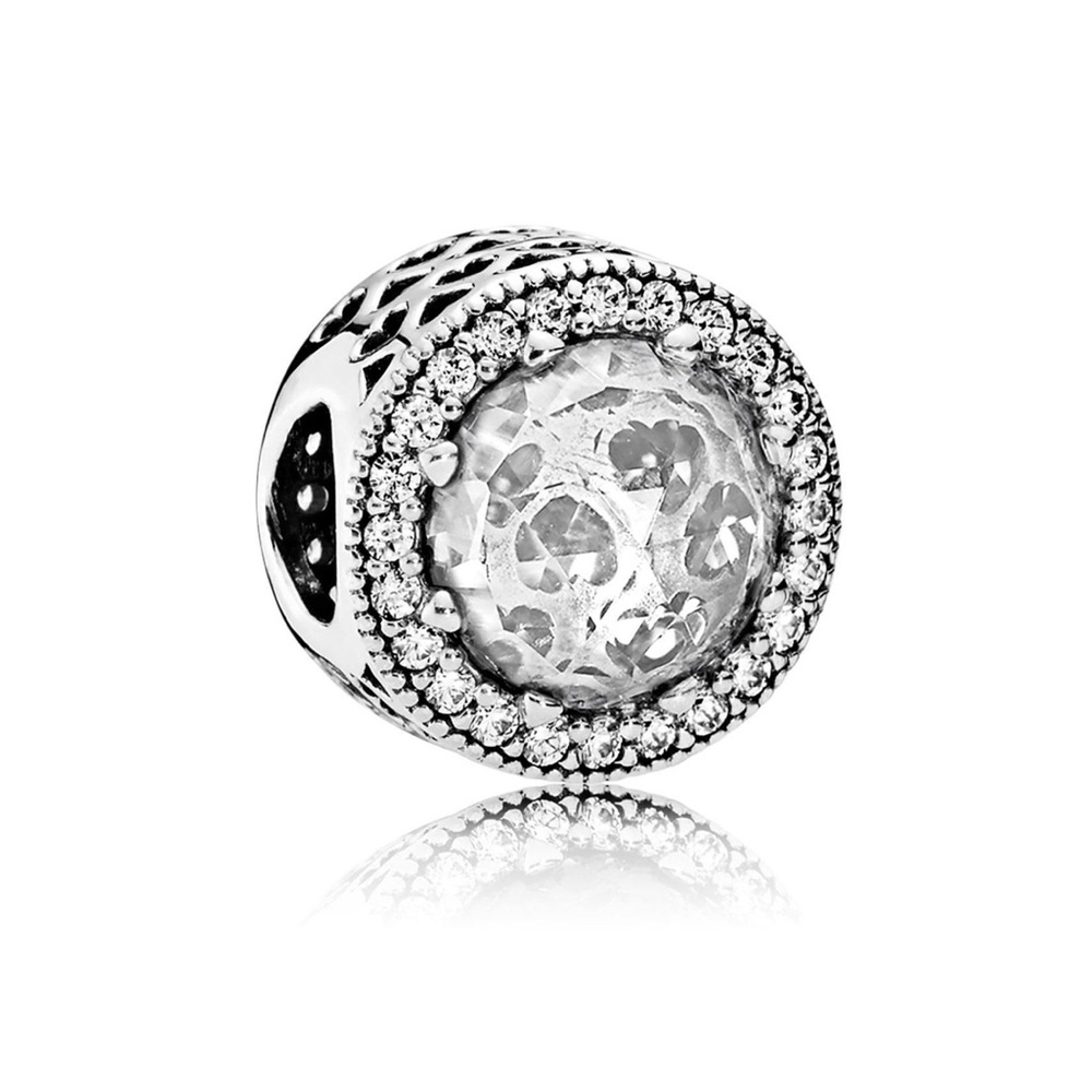 Beautiful Pandora radiant hearts charm!
